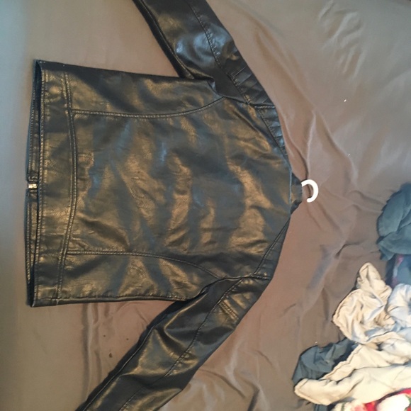 A forever 21 leather jacket - Picture 5 of 10